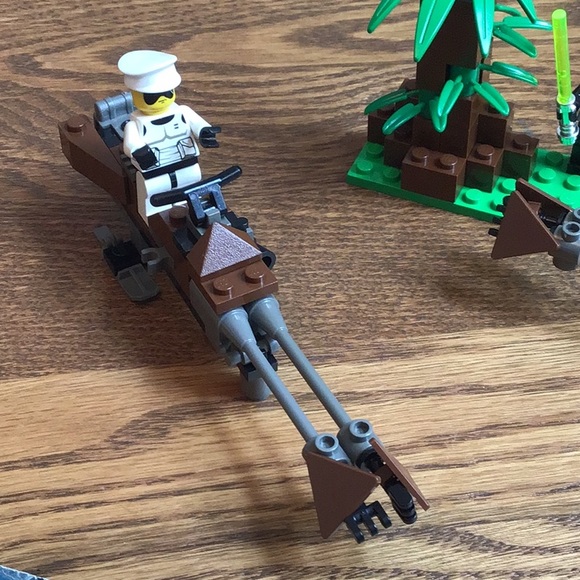 Lego Speeder Bikes 7128 - Picture 4 of 6